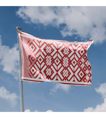 Latvijas karogs ar etniskiem rakstiem