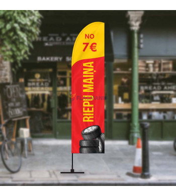 Reklāmas karogs ar dizainu "Riepu maiņa no 7€", sarkans