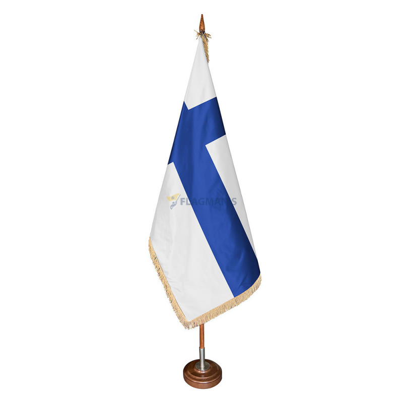 Somijas karogs ar bārkstīm, zīdaini spīdīgs Somijas karogs ar bārkstīm, zīdaini spīdīgs